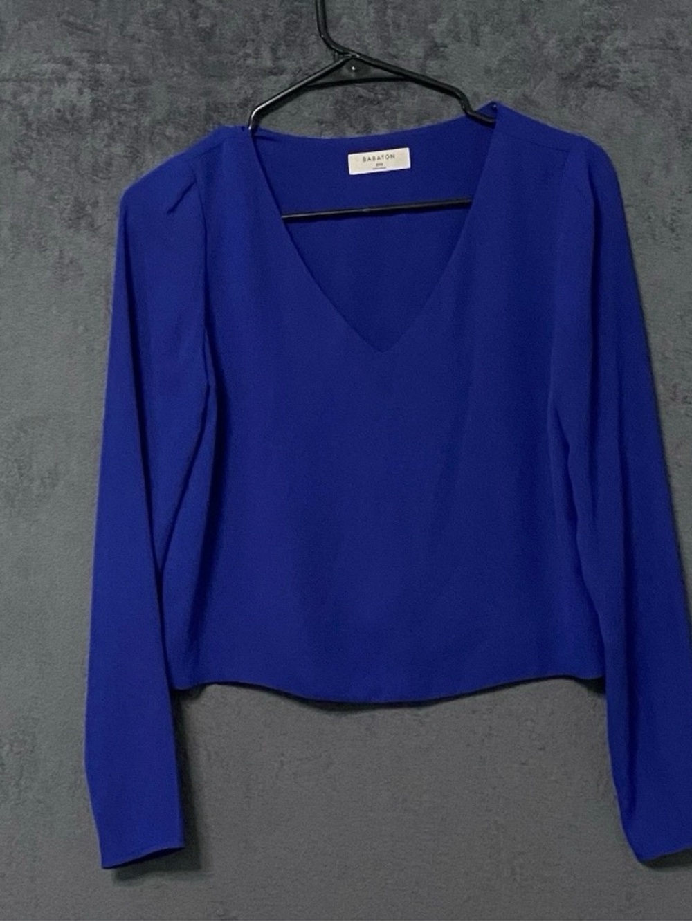 Aritizia Babaton Murphy Blouse Womens XXS Blue V-Neck Cropped Long Sleeved Top